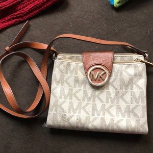 Micheal Kors crossbody bag